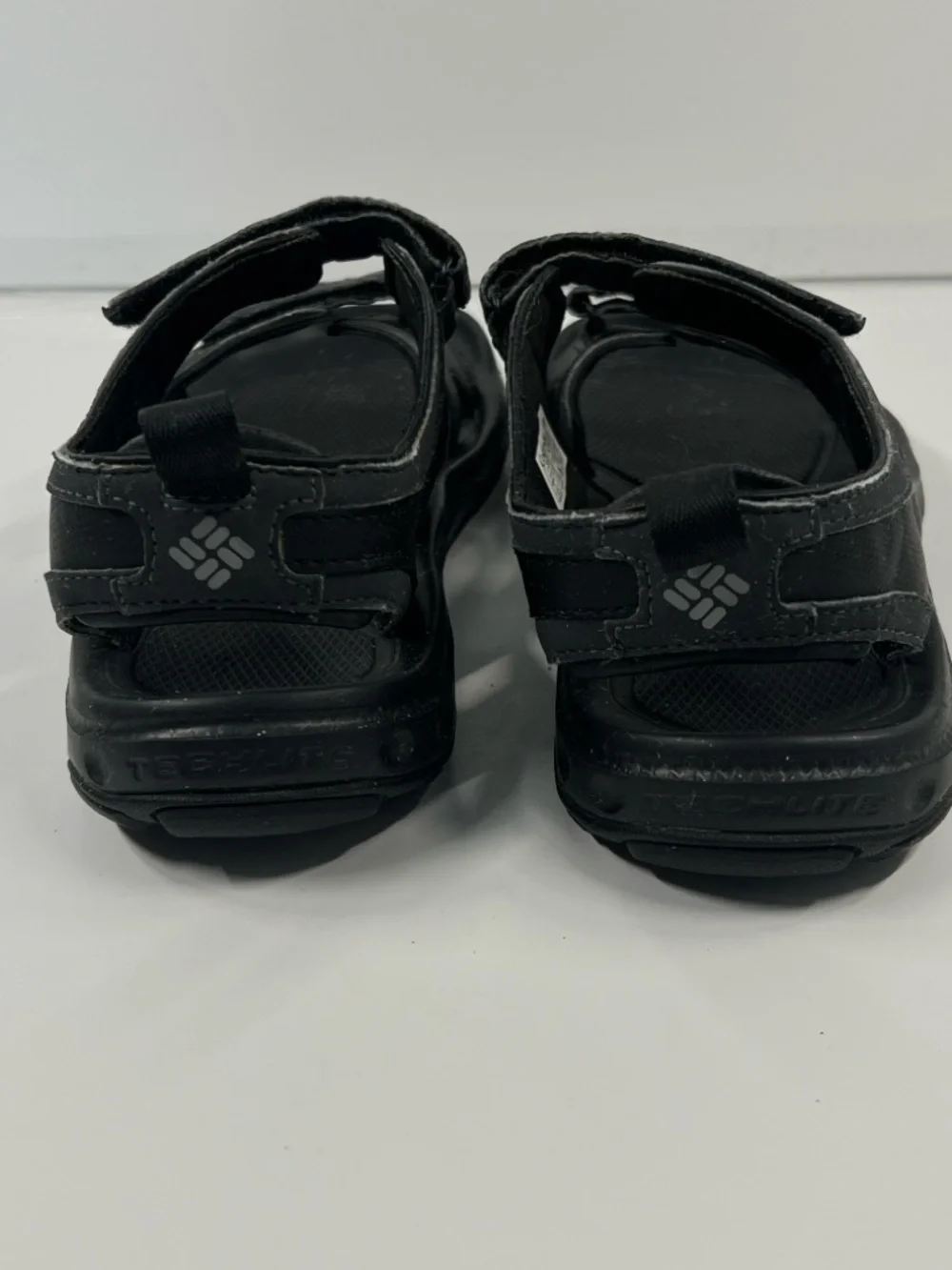 COLUMBIA Men’s Size 7 gray Black Outdoor Hiking Camping Fishing Sandals